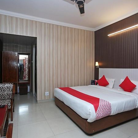 מוסורי Oyo 8714 Hotel Amar מראה חיצוני תמונה