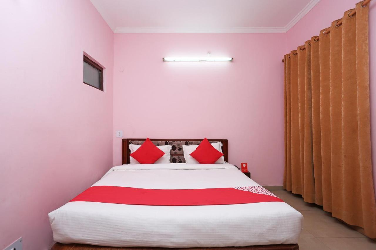 מוסורי Oyo 8714 Hotel Amar מראה חיצוני תמונה