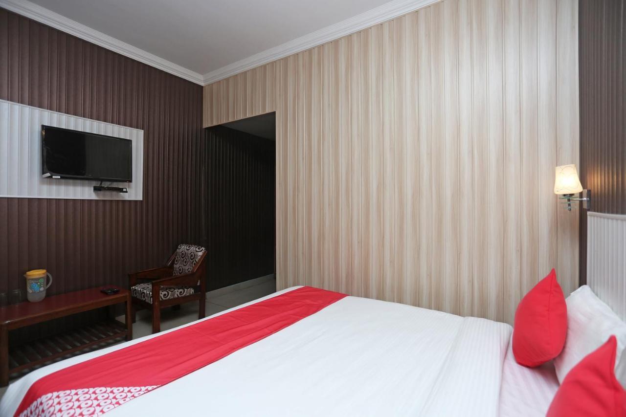 מוסורי Oyo 8714 Hotel Amar מראה חיצוני תמונה